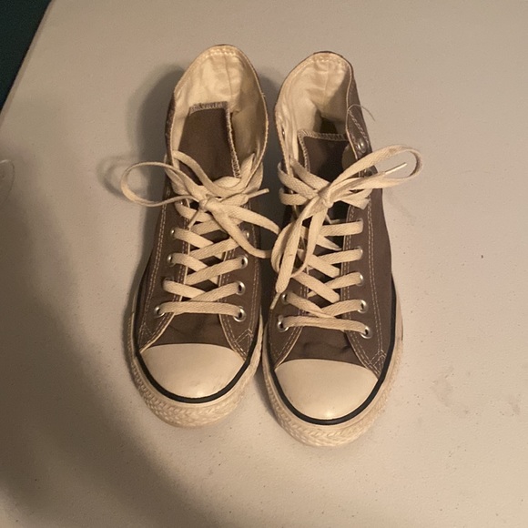 High-Top Converse - Picture 3 of 9